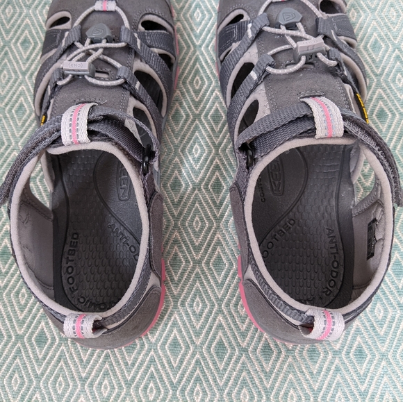 Keen Seacamp Youth Sandals in Gray & Rose - Picture 5 of 11
